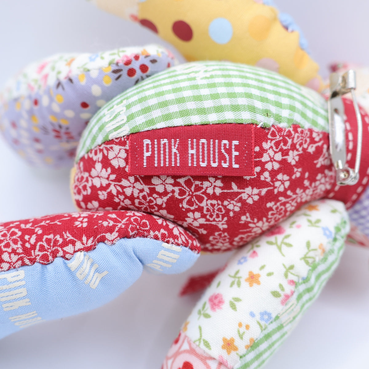 ピンクハウス★パッチワークが可愛い！うさぎぬいぐるみ サージュブローチ 専用箱付き！ ミックス系 ko141