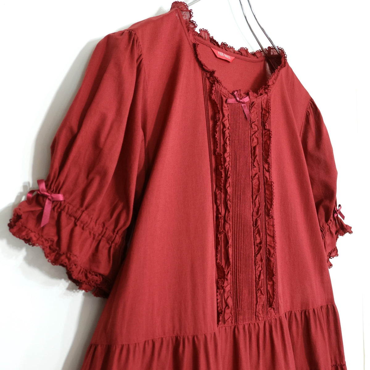 【美品】ピンクハウス★ふんわりフォルム♪華やかローンワンピース 赤系 裾段々&サテンリボン♪無地 z22171