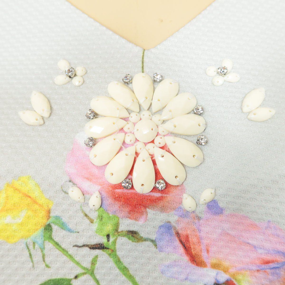 【極美品】スーパービューティー byオーラボー★ノースリーブワンピース 花柄&ビジュー♪大きいサイズ40 ストレッチ グレージュ系 z8059