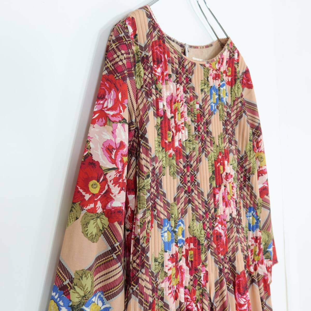 【新品タグ有】インゲボルグ★華やか♪タック使いワンピース サイズ11 薄オレンジ系 花柄 残布有 z20949