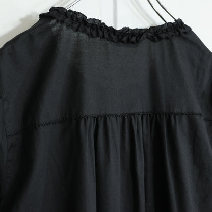【極美品・紙タグ有】ピンクハウス★フリル使い♪ふんわりローンブラウス リボン 大きいサイズL 黒系 前開き 残布有 無地  z21850