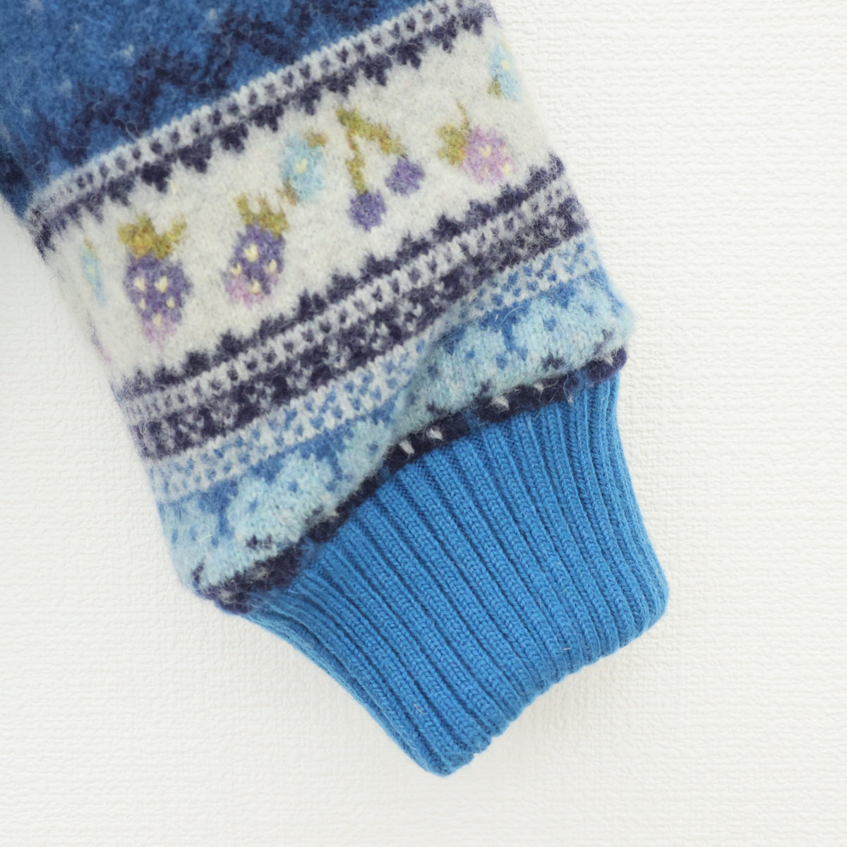 ピンクハウス★いちごリース刺繍♪ノルディック柄フード付ジャケット 切替袖 サイズM 青系 裏ボア♪厚手 z23353