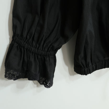 【美品】インゲボルグ★たっぷりフリル♪綿ローンジャケット ジップアップ 黒系 無地 前開き z23118