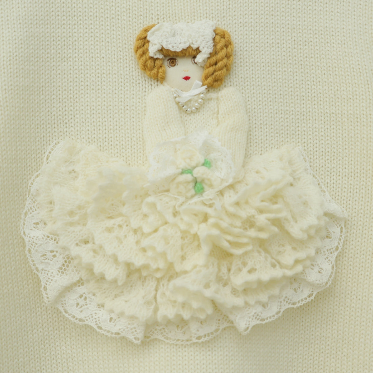 【美品】メゾピアノ★立体モチーフ♪フリル使いニットセーター アイボリー系 サイズM あったかウール100♪z23412