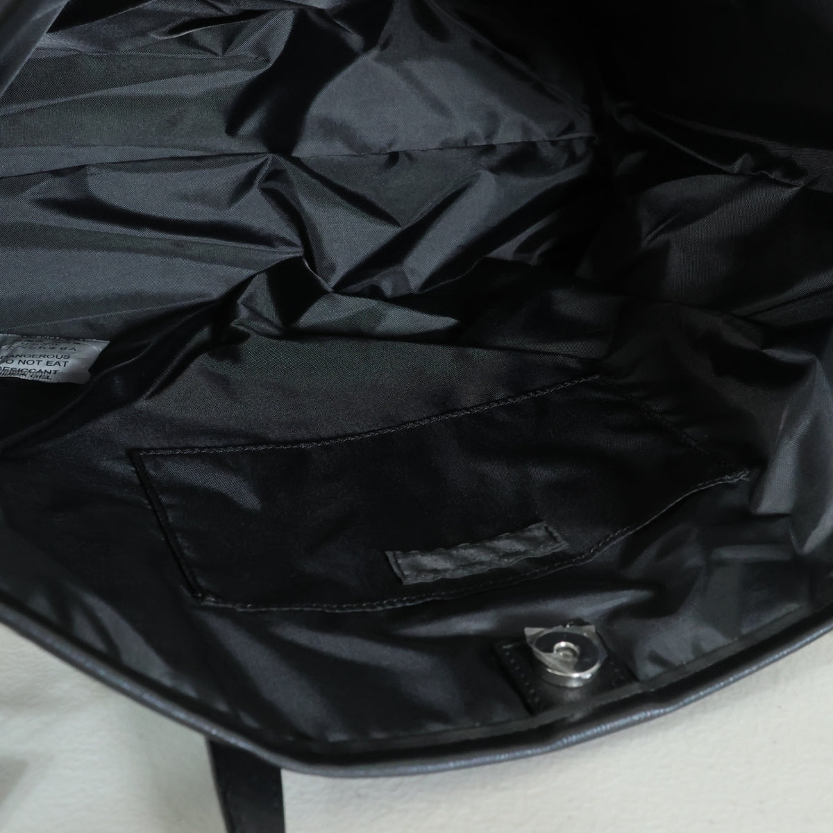 【新品】インゲボルグ★カメリア刺しゅう♪大人カジュアル デニムバッグ ロゴ刺しゅう 黒系 *ba256
