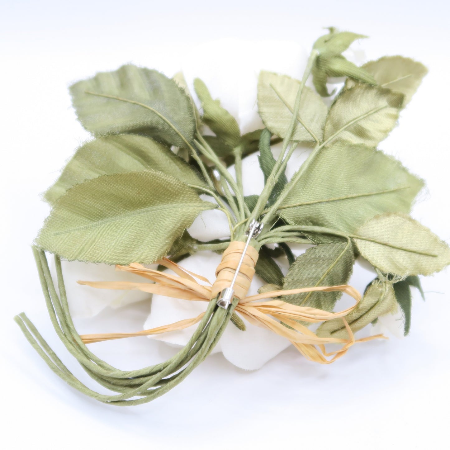 【美品】ピンクハウス★豪華！白薔薇のブーケコサージュ オフ白系 ローズ 花束＊ko069
