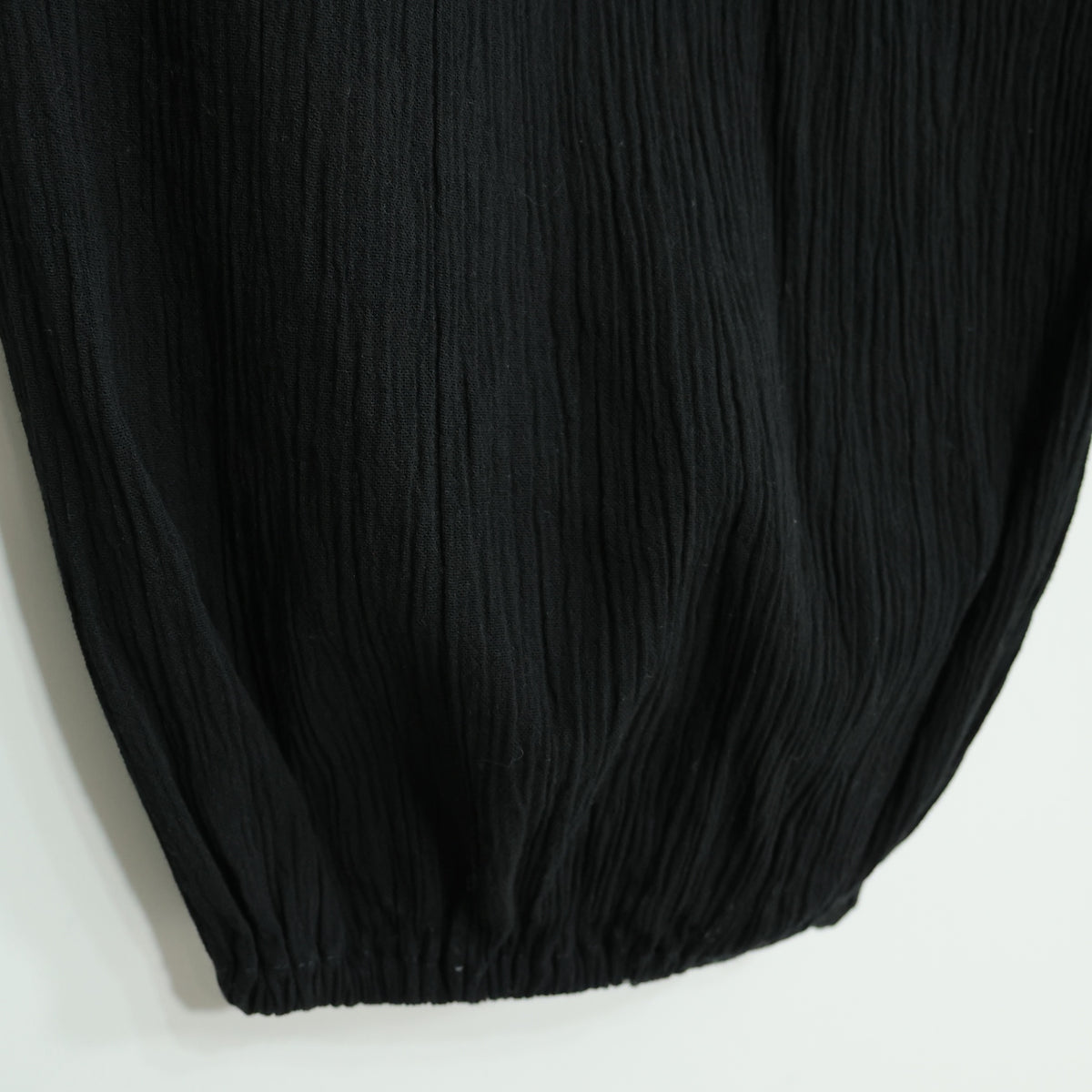 【美品】SOUSOU ソウソウ★高島縮 手柄寛衣下 片身替わり 金襴緞子 濡羽色 サイズM イージーパンツ 黒系 z22717
