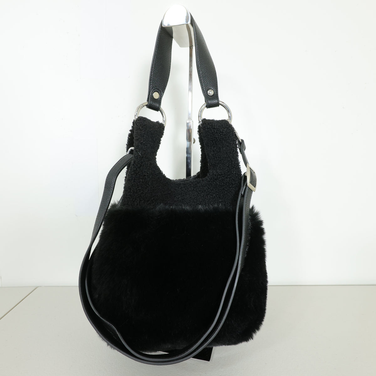 【美品】インゲボルグ★フェイクファー×ボア切替 2WAYショルダーバッグ ハンドバッグ 黒系 ba261