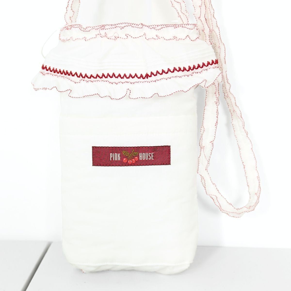 【新品タグ付き】ピンクハウス★可愛い！さくらんぼモチーフ付きフリルとリボン中綿ポシェット 白系 ＊ba178