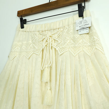 【極美品・紙タグ有】インゲボルグ★総刺しゅう♪タッセル付ギャザースカート サイズ9号 エクリュ系 薄手 残布有 z22275