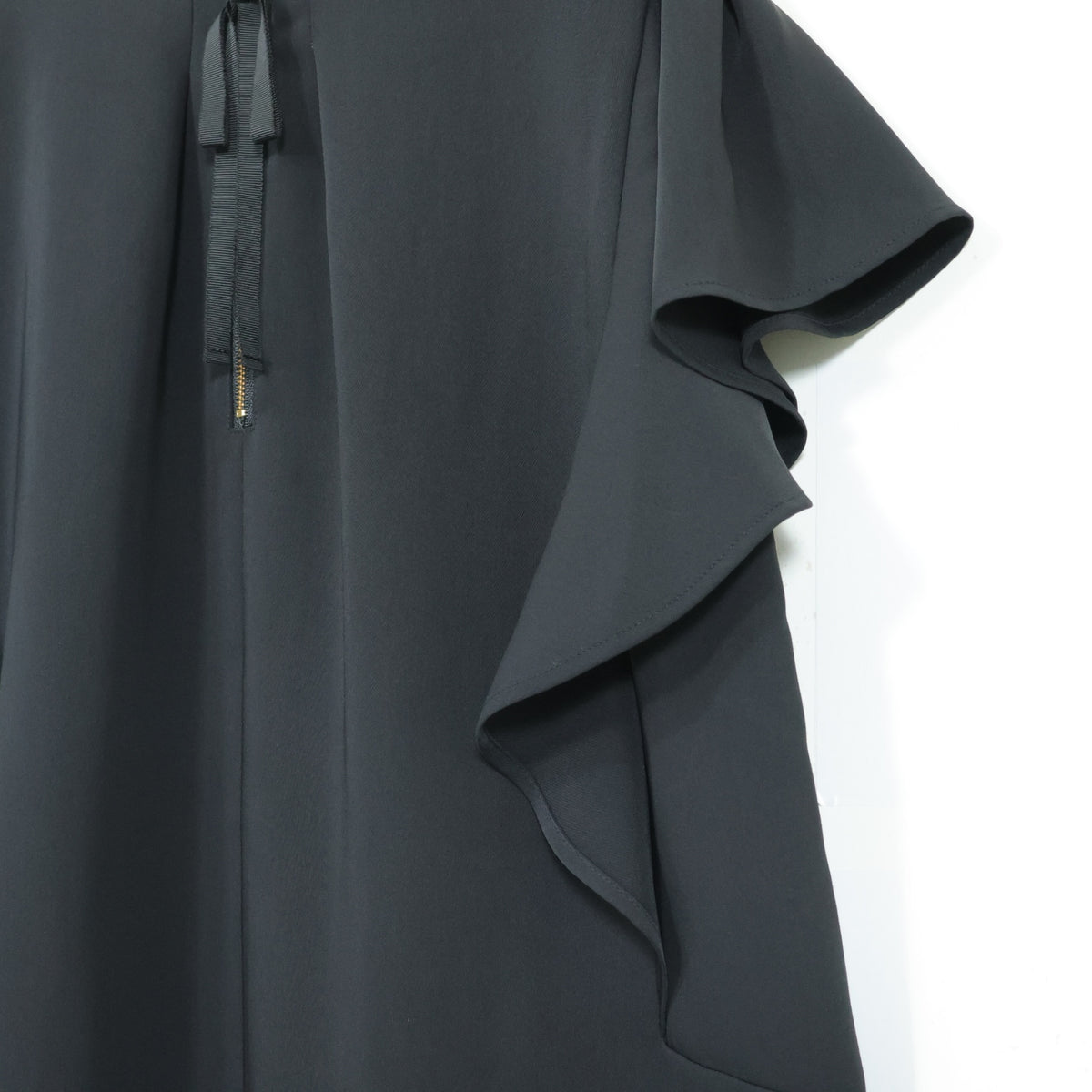 【美品】ローズティアラ★フレアスリーブが可愛い♪半袖カットソー 大きいサイズ42 黒系 z22751