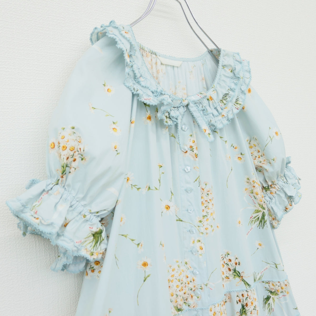 【極美品】ピンクハウス★マーガレットブーケpt♪かぶせ段々半袖ワンピース サックス系 前開き リボンも♪2026年製 z23384