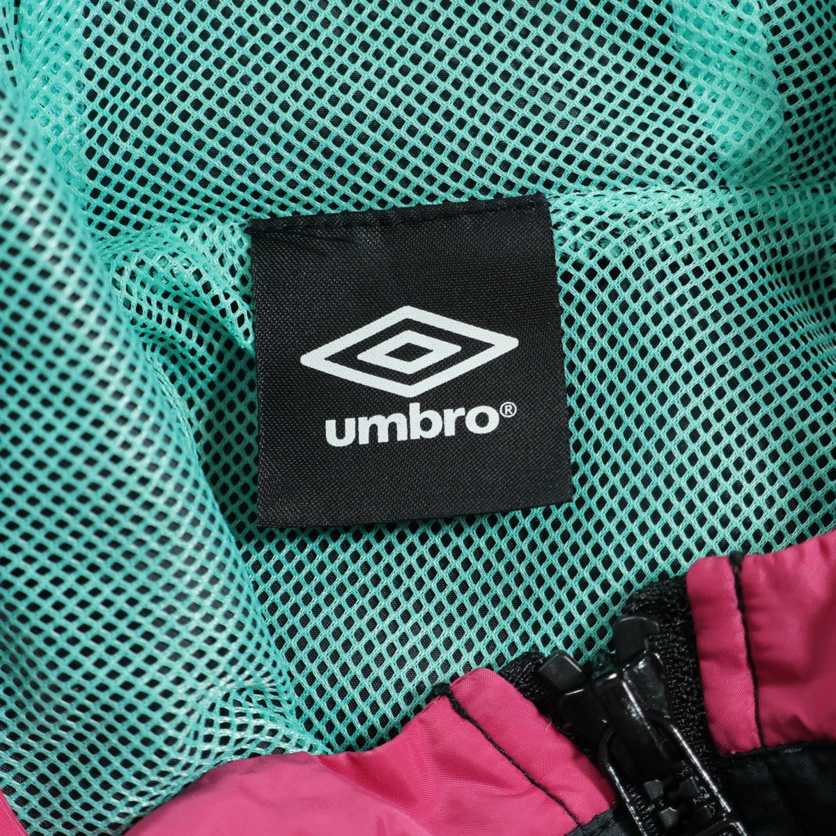 umbro アンブロ デサント★ジップアップジャケット フーディ 大きいサイズL 黒系 裏メッシュ 薄手 z22424