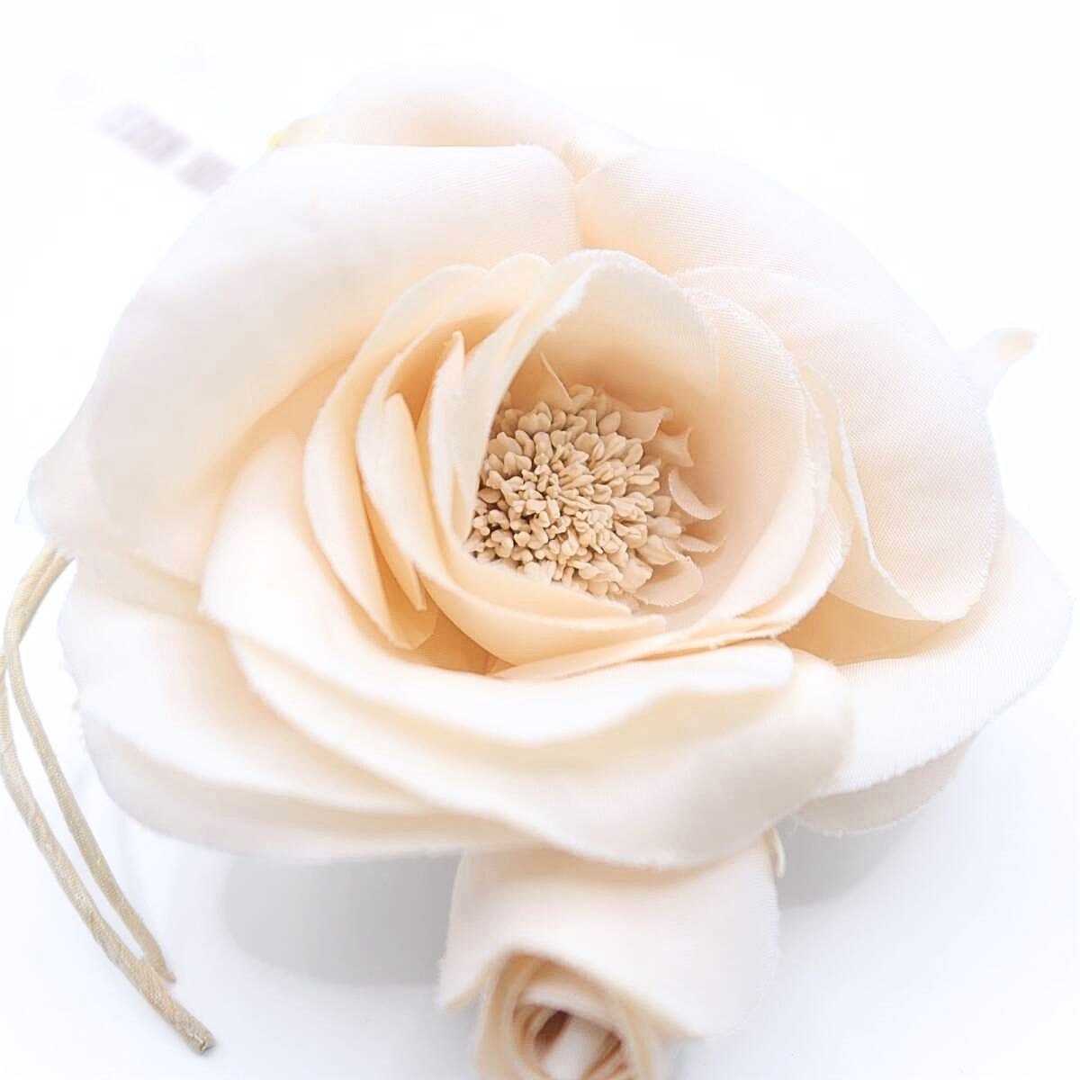 ピンクハウス★目を惹く存在感♪ 可憐な白薔薇と蕾コサージュ リボン付き オフホワイト系 ko089