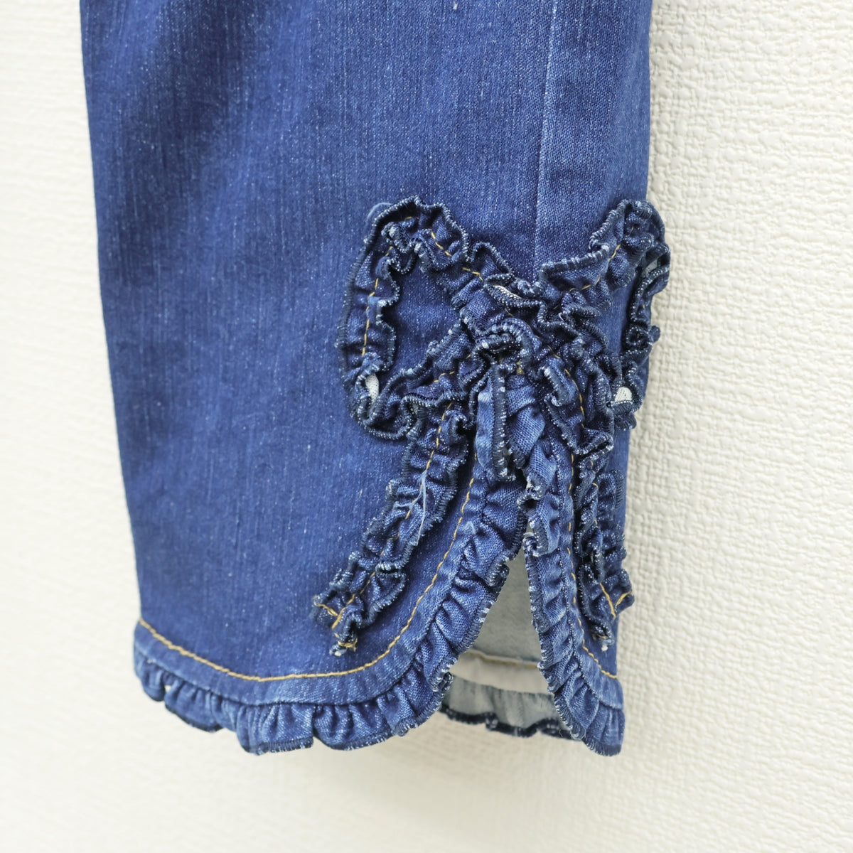 ピンクハウス★裾のフリルリボンがフェミニン♪ デニム クロップドパンツ ジーンズ サイズ3(M) インディゴブルー系 z23203