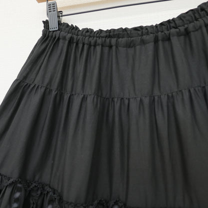 【美品】ピンクハウス★サテンリボン&フリル使い♪ティアードローンスカート 黒系 前開き 格子模様♪2023年 z23544