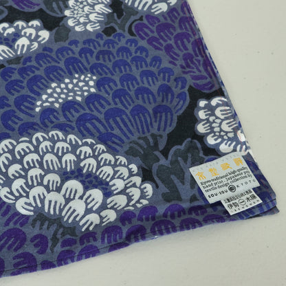 【美品】ソウソウ SOUSOU★伊勢木綿 くびまき 短丈 雲間に菊 黒・グレー系 スカーフ 薄手 so0268