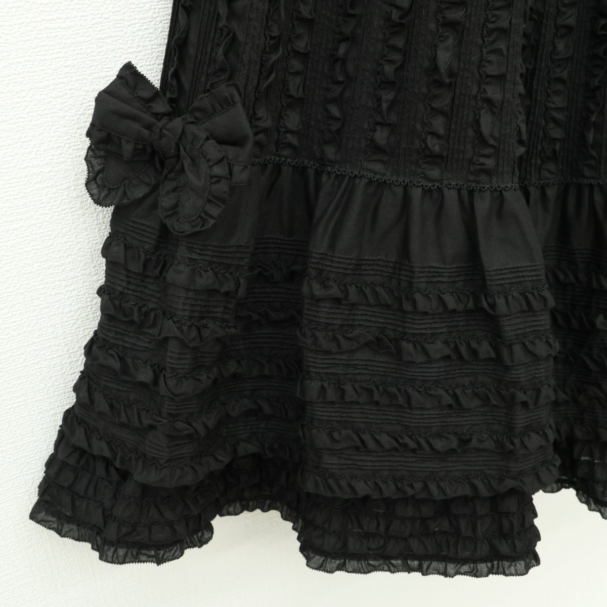 【極美品】ピンクハウス★びっしり縦フリル♪ローンギャザースカート 黒系 裾かぶせ段々&リボン♪z23280