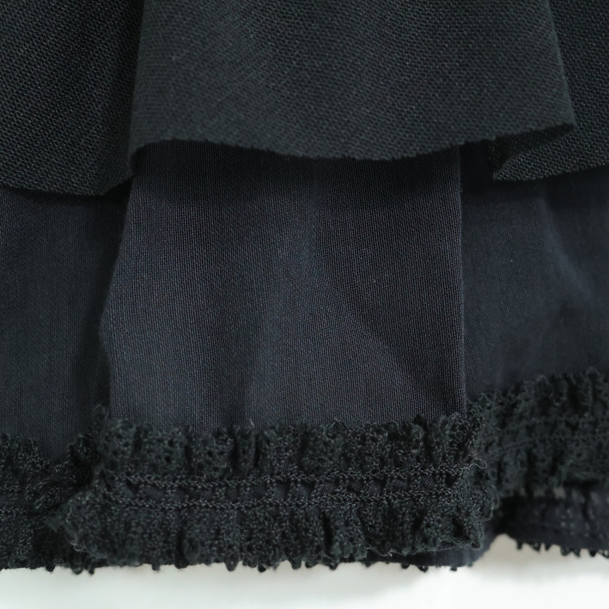 【美品】インゲボルグ★総チュールレース♪フリルたっぷりベスト はおりもの 黒系 前開き レース&お花モチーフ♪z22073