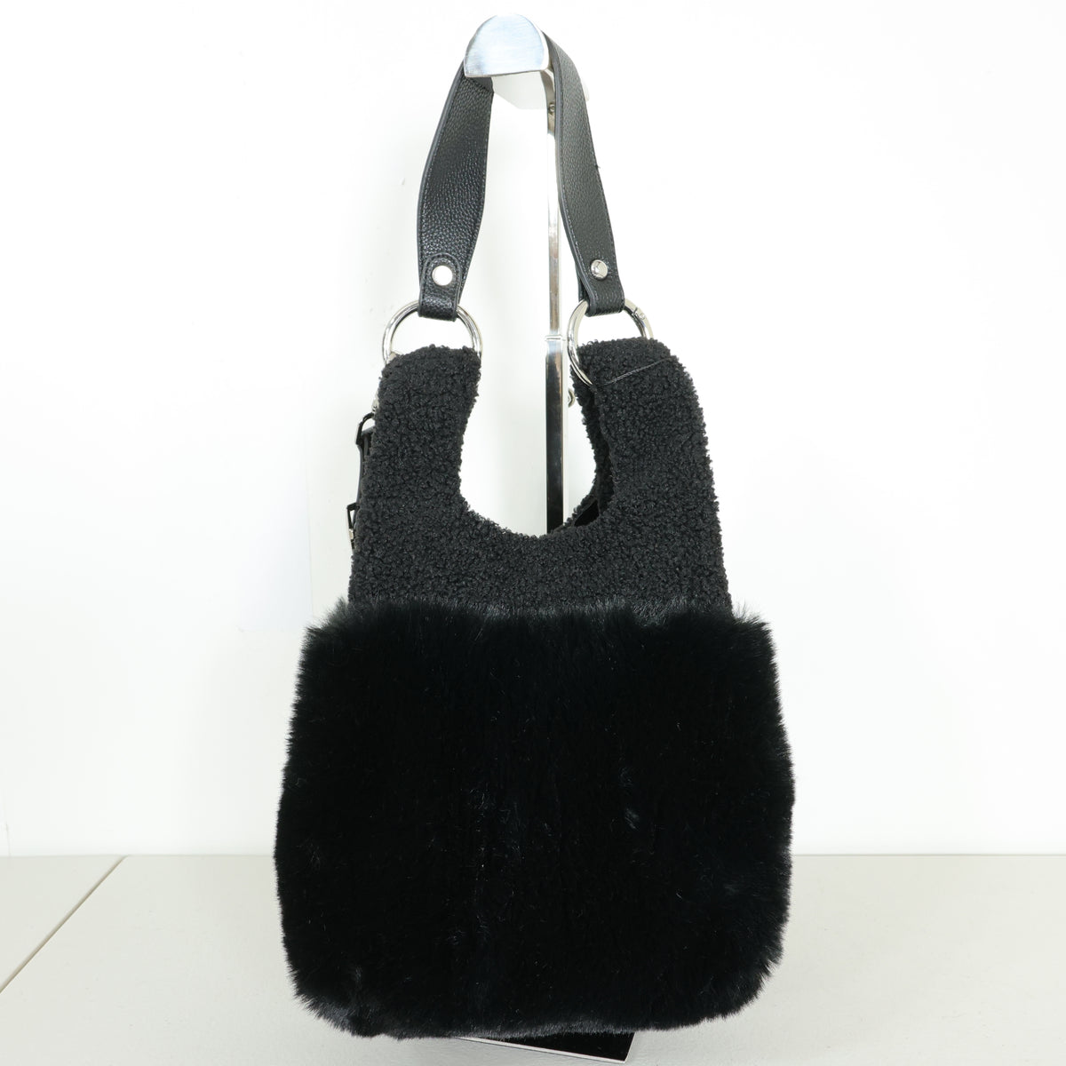 【美品】インゲボルグ★フェイクファー×ボア切替 2WAYショルダーバッグ ハンドバッグ 黒系 ba261