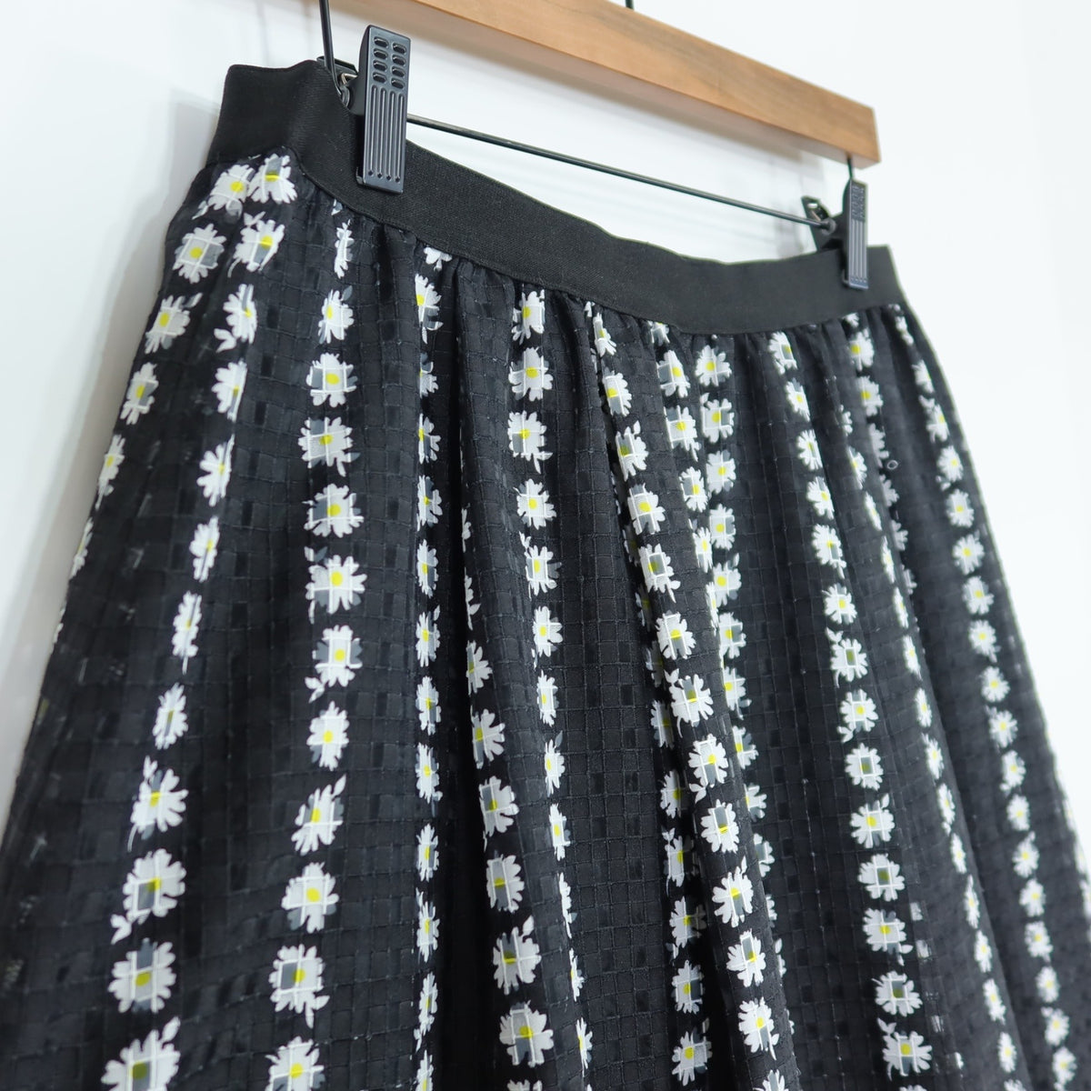 【美品】レリアン★涼しげ♪透け感が美しいメッシュ風スカート 大きいサイズ13+ 黒系 花柄 薄手 z20953