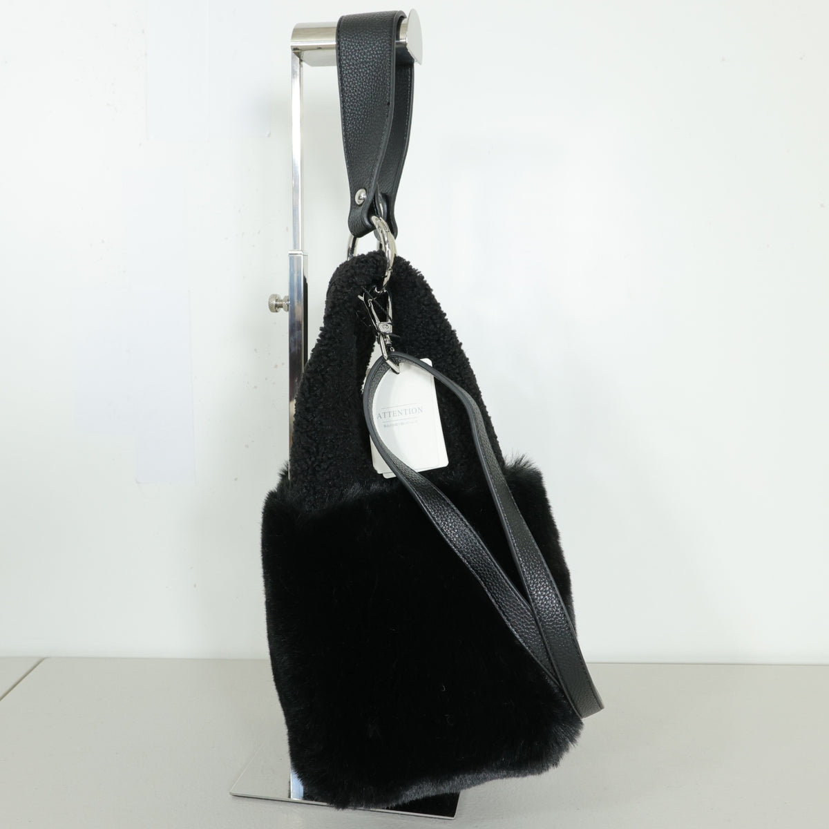 【美品】インゲボルグ★フェイクファー×ボア切替 2WAYショルダーバッグ ハンドバッグ 黒系 ba261