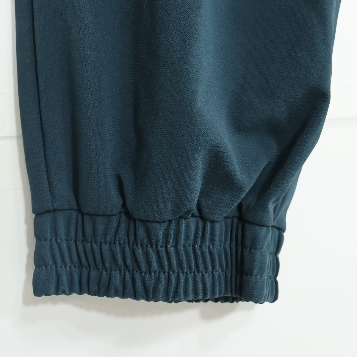 【美品・紙タグ有】ユニクロ★きれいめ カジュアル クレープジャージ ジョガー パンツ 大きいサイズ3XL グリーン系 z22933