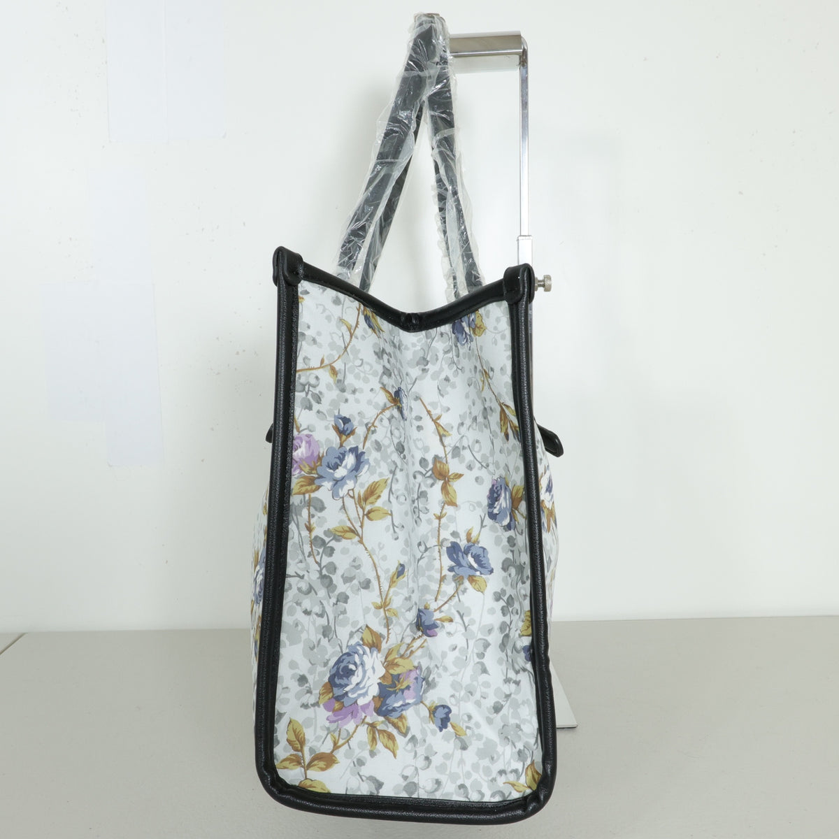 【美品】インゲボルグ★トートバッグ A4自立 パイピングトート 花柄 バラ 白系 ba264