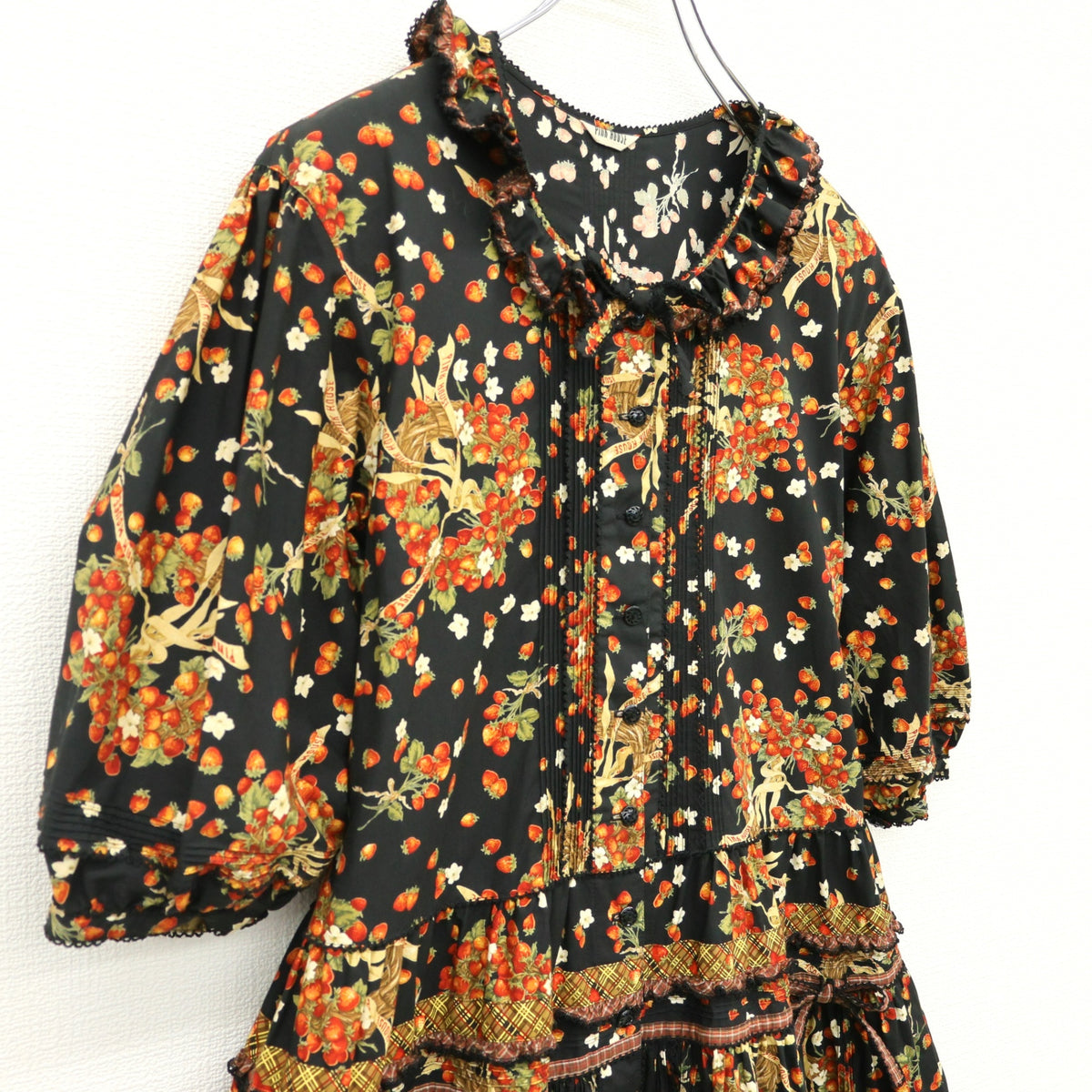 【美品】ピンクハウス★オリチェパッチワーク♪苺リースptワンピース 大きいサイズL 黒系 前開き z23252