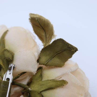ピンクハウス系？★大人上品！薔薇のコサージュ 生成クリーム色系 ＊ko098