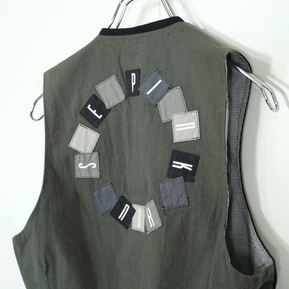 ピンクハウス★ロゴワッペンが可愛い♪ バイカラーベスト 裏地ギンガムチェック柄 黒・グレー系 z22328