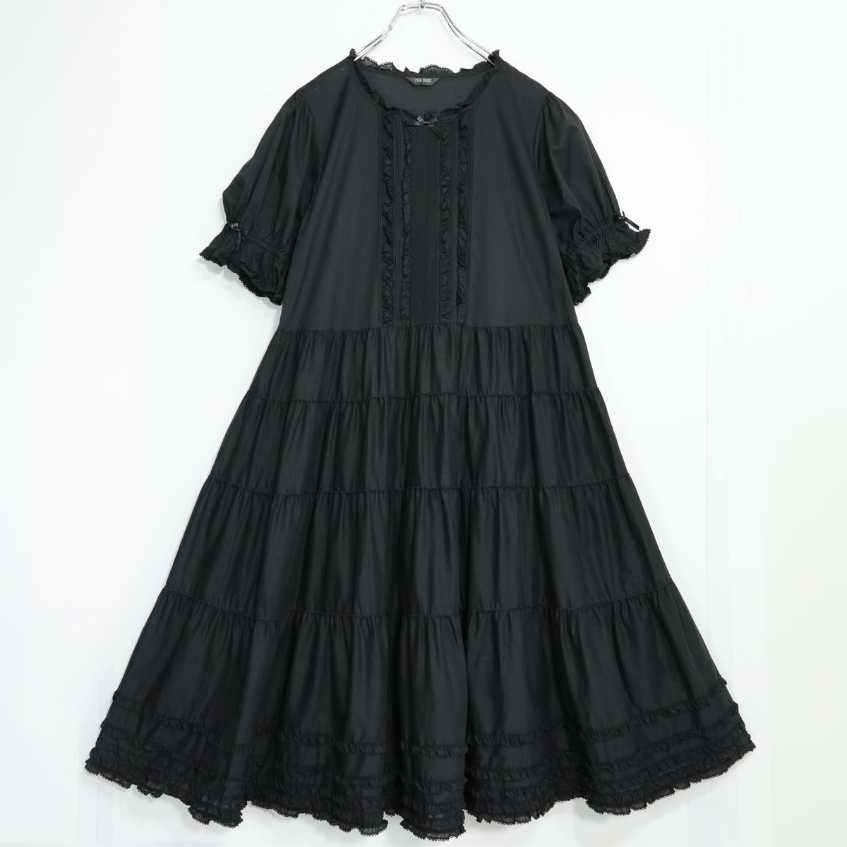 【美品】ピンクハウス★ふんわりフォルム♪華やかローンワンピース 黒系 裾段々&サテンリボン♪無地 z22172