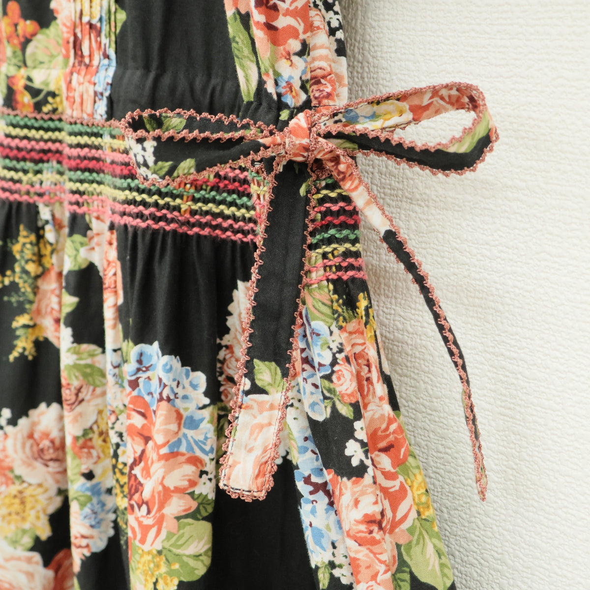 ピンクハウス★薔薇pt♪半袖ローンワンピース 黒系 ふんわり♪カラフル刺繍&リボン z23190