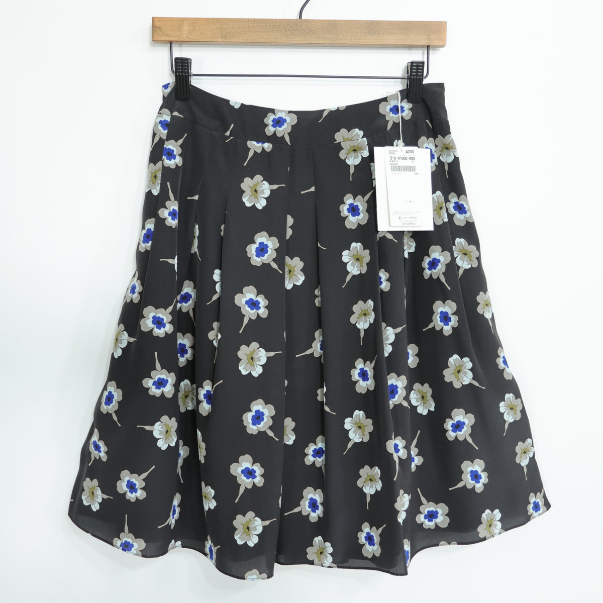 【極美品・紙タグ有】ミラショーン★花柄三点セット♪カーディガン&ノースリーブ&スカート サイズ42 グレー×黒系  薄手 z22227