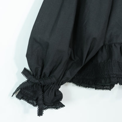 【美品】ピンクハウス★お花のモチーフ♪ふんわりローンブラウス 黒系 前開き サテンリボンも♪無地 z22169