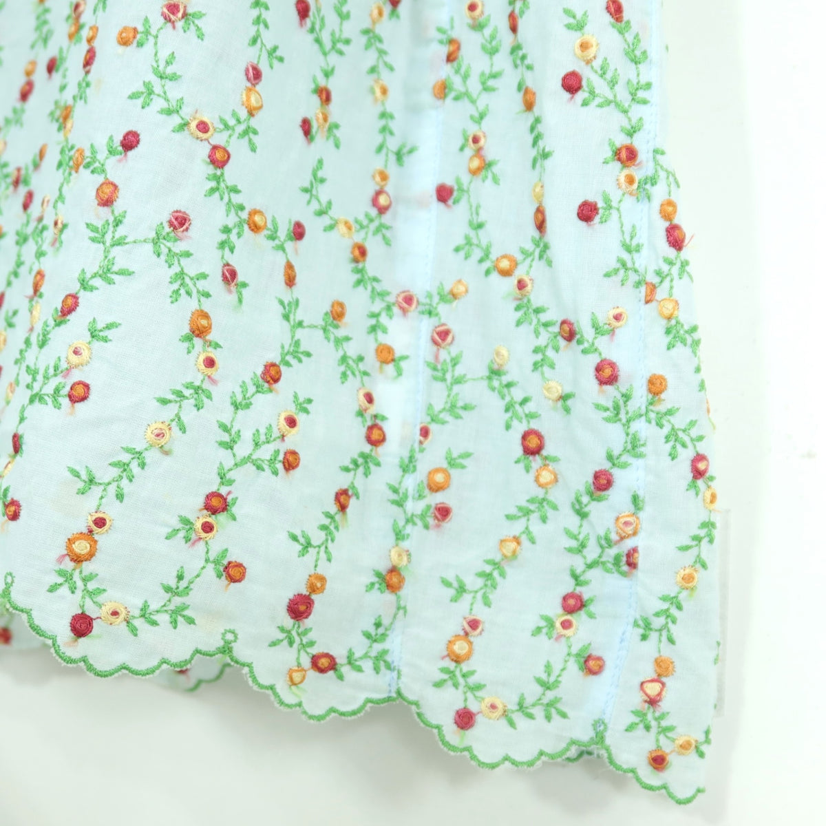 ピンクハウス★お花の刺繍♪裾スカラップブラウス 水色系 ふんわりフォルム♪身幅お直し有 薄手 z19934