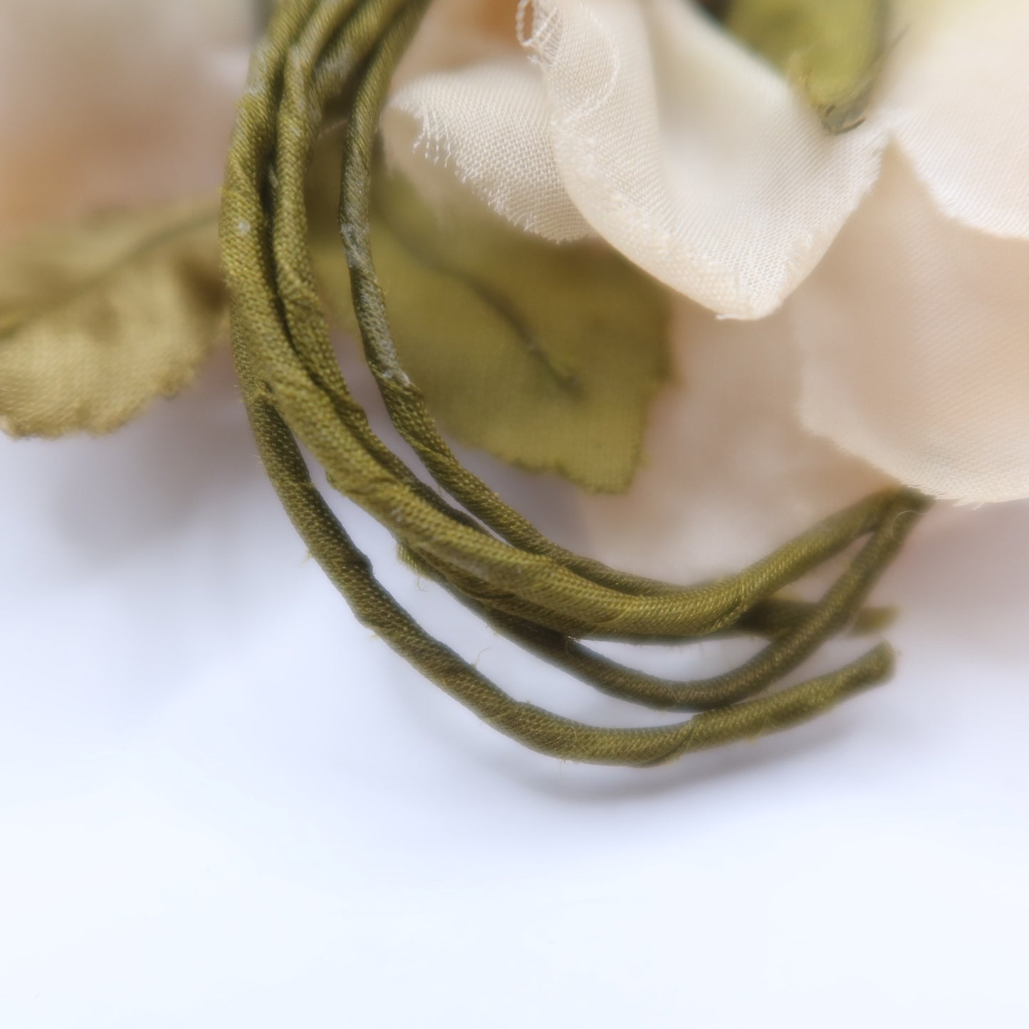 ピンクハウス系？★大人上品！薔薇のコサージュ 生成クリーム色系 ＊ko098