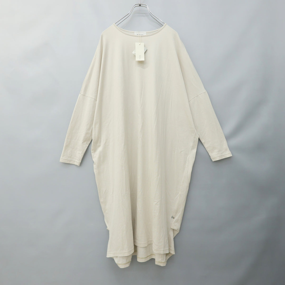 【新品タグ付】HUIS★上質なスビンコットン素材♪長袖 コクーンワンピース カットソー ライトベージュ系 z23422
