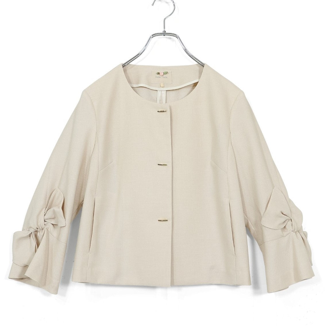 【美品】ローズティアラ★リボンモチーフ♪ノーカラージャケット サイズ40 ベージュ系 薄手 無地 z22731