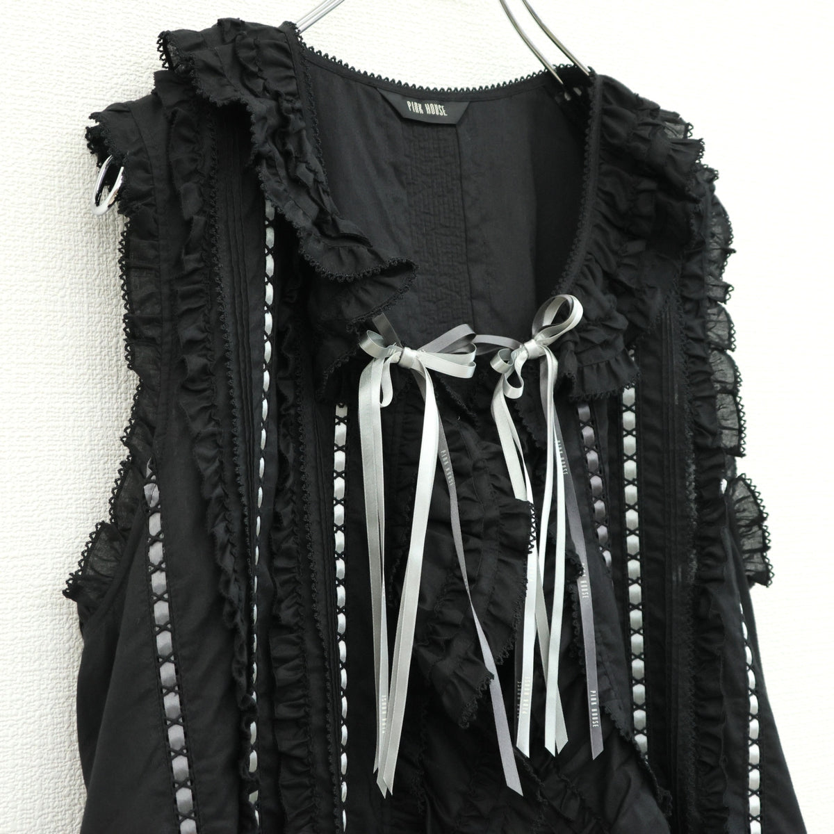【美品】ピンクハウス★配色リボンデコレーション♪ローンブラウス 黒系 前開き 2024年製 z23561