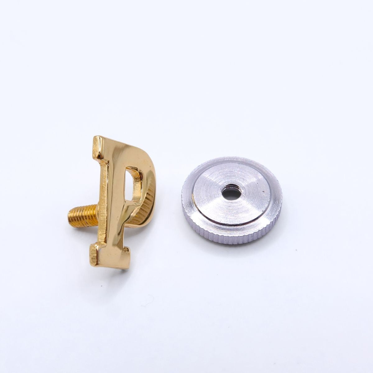 【美品】ピンクハウス?★ Pロゴ ピンズ ラペルピン ゴールドカラー スクリューバック　＊so175