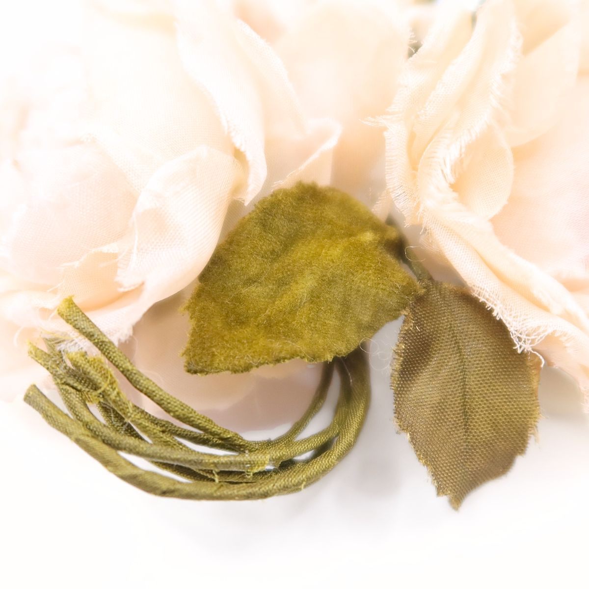 ピンクハウス系？★大人上品！薔薇のコサージュ 生成クリーム色系 ＊ko098
