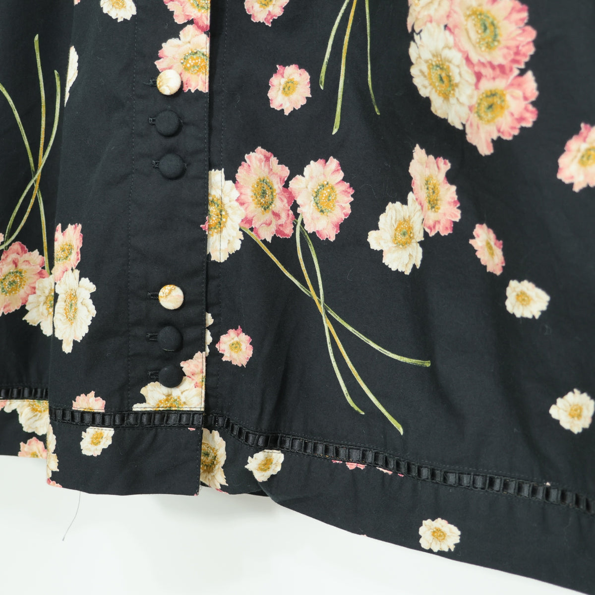ピンクハウス★はしごレース&サテンリボン♪花柄ワンピース 黒系 前開き 薄手 z22279