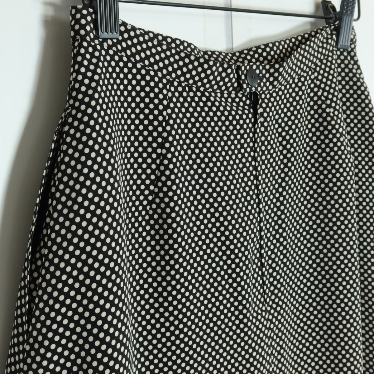 【美品】インゲボルグ★裾のフリルとドット柄がかわいい♪ Aラインシルエット ロングスカート 黒系 z18932