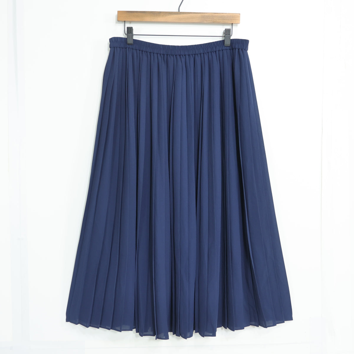 【新品タグ付】UNIQLO★シフォンプリーツロングスカート♪裏地付き サイズXXL ネイビー系 z22880