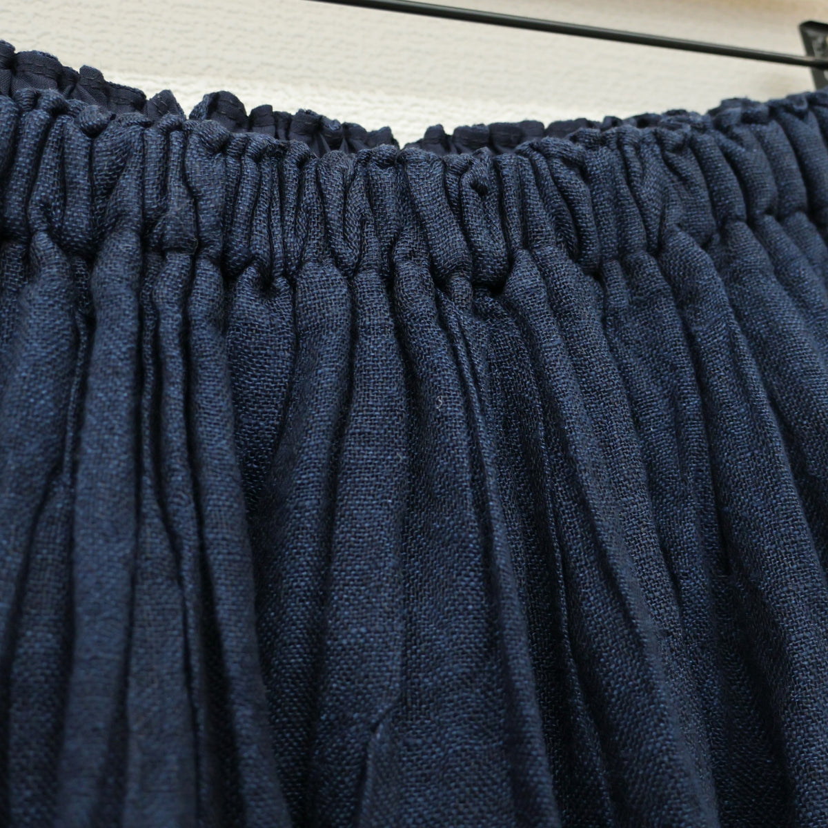 【美品・紙タグ有】中川政七商店★麻のかや織 ギャザースカート 紺系 麻100% 涼しげな透け感♪無地 z23315