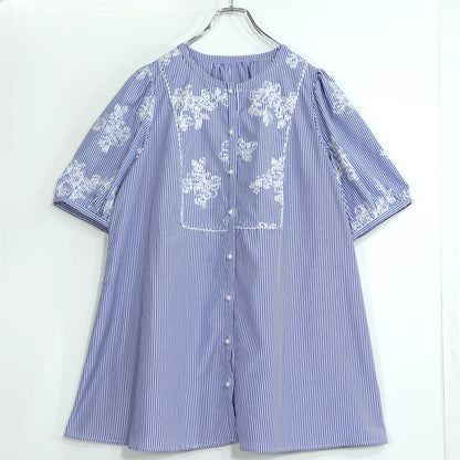 ローズティアラ★さわやか♪チュニックブラウス 大きいサイズ46 ブルー系  白の刺繍飾り♪薄手 z22958