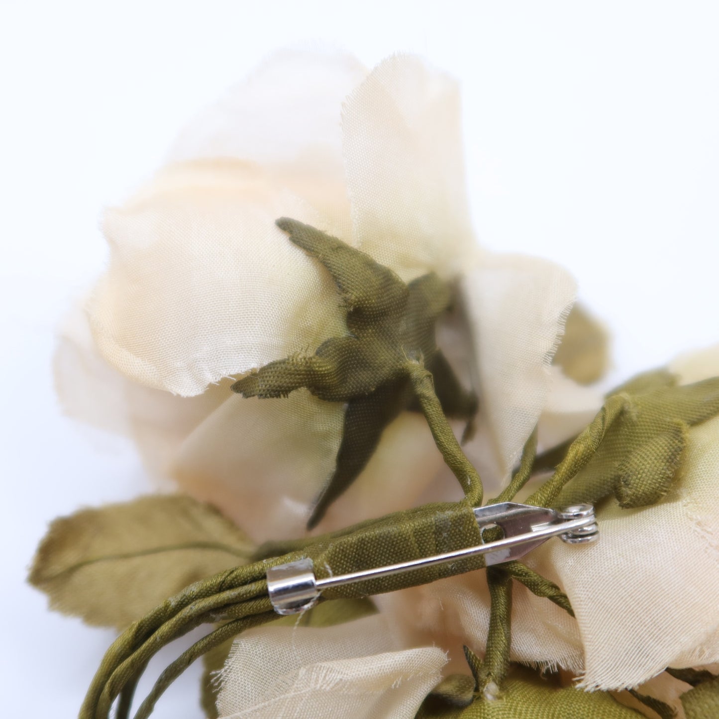 ピンクハウス系？★大人上品！薔薇のコサージュ 生成クリーム色系 ＊ko098