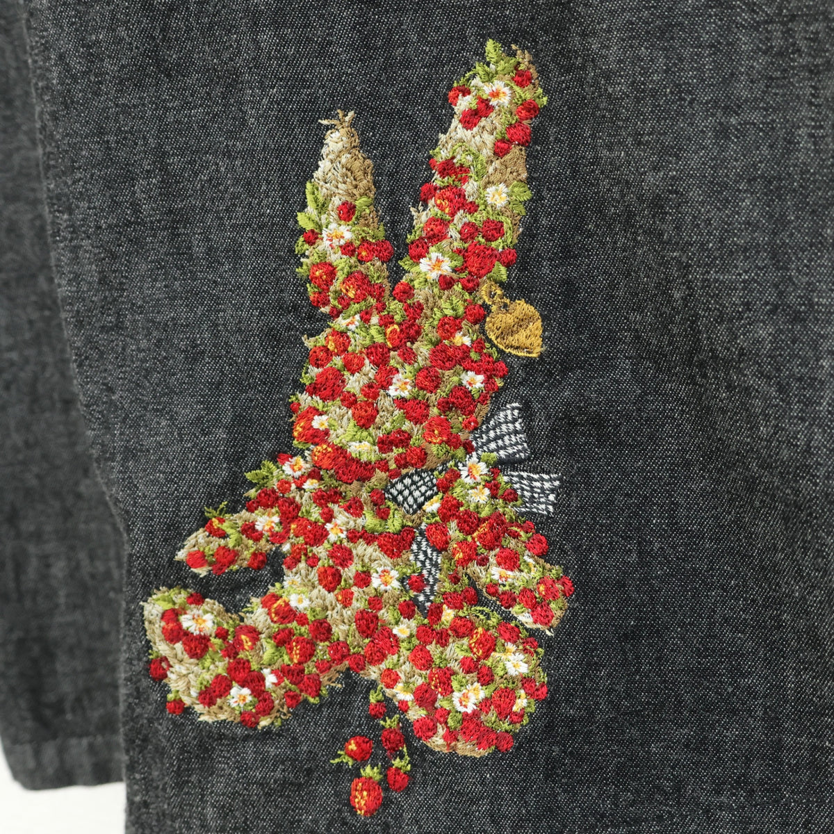 【美品】ピンクハウス★バスケットうさぎ刺繍♪デニムのエプロンスカート チャコール系 無地 z23568