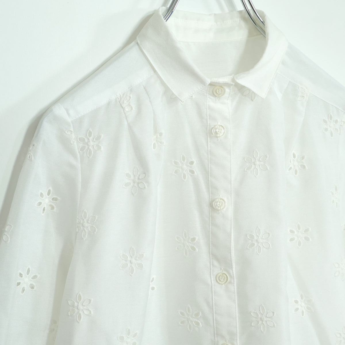 【美品！】nuovo quaranta ヌオヴォクアランタ★薄手ブラウス 長袖 刺しゅう 花 前開き サイズ7 XS 白系 z22489